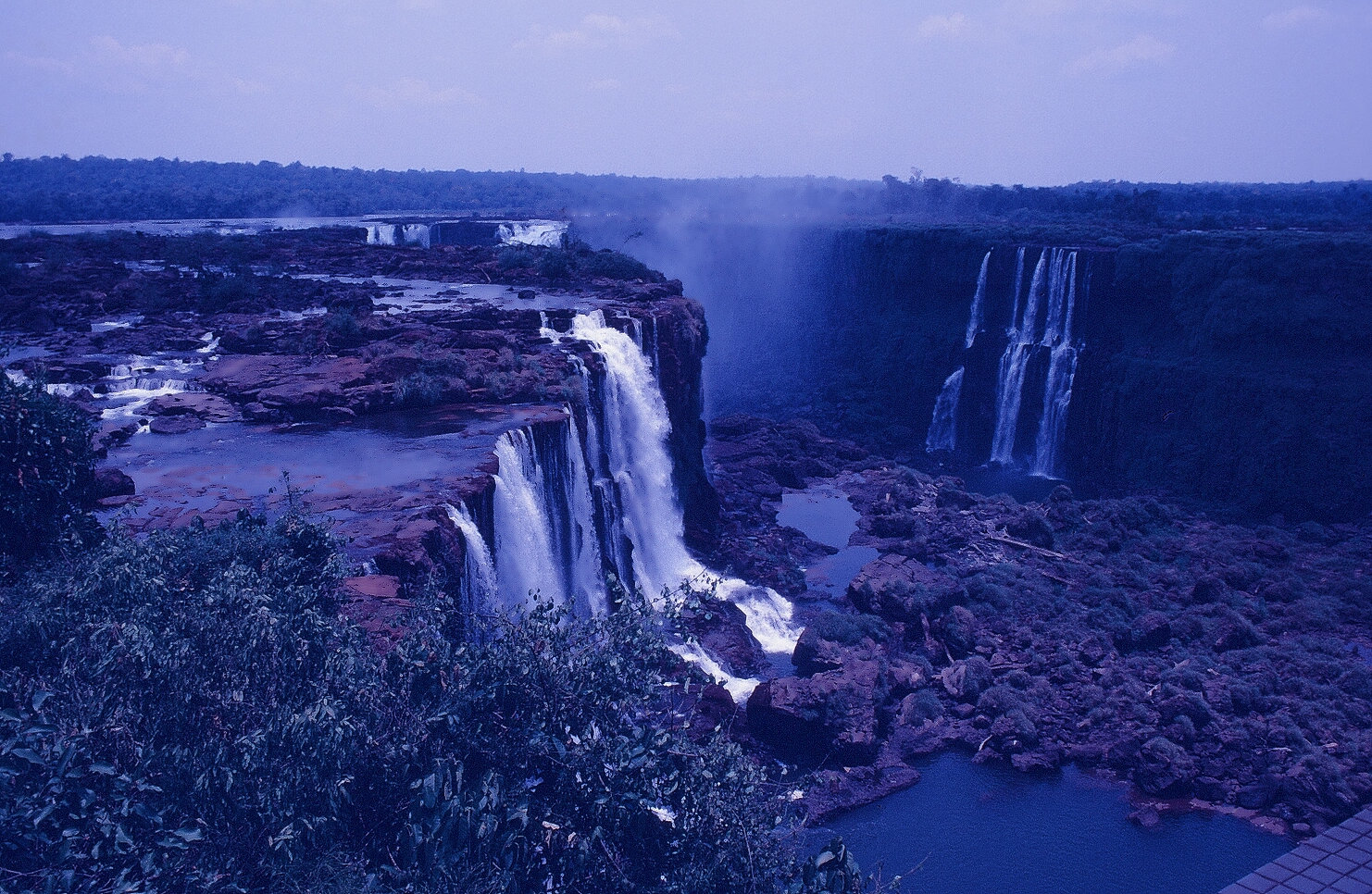 IGUAZU WASSERFÄLLE IN BRASILIEN