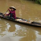 ...Ihr fahrendes Geschäft auf dem Inle See...