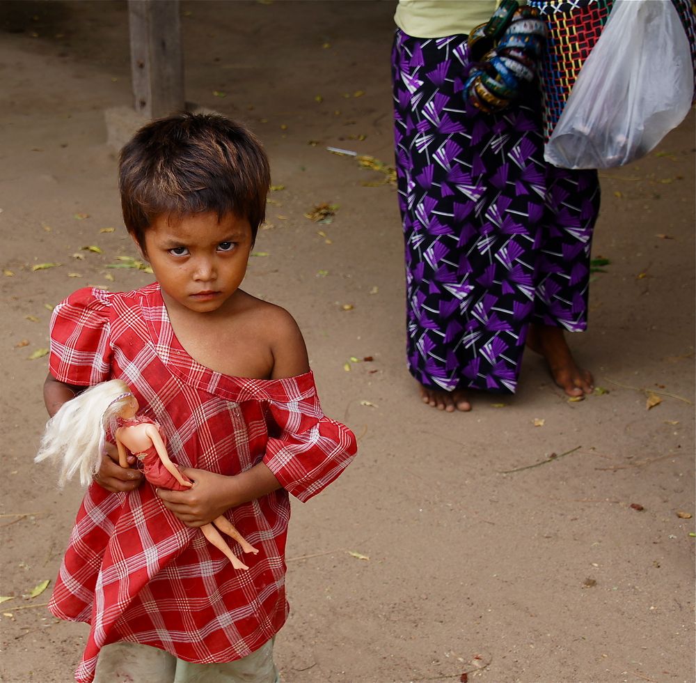 ihr größter schatz ist eine barbie, bagan, burma 2011