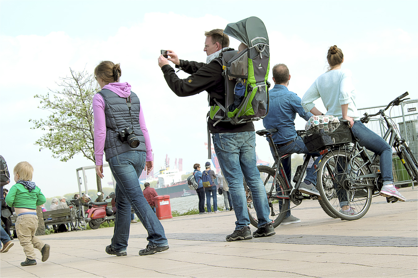 ihr immer mit euren blöden Fotos 