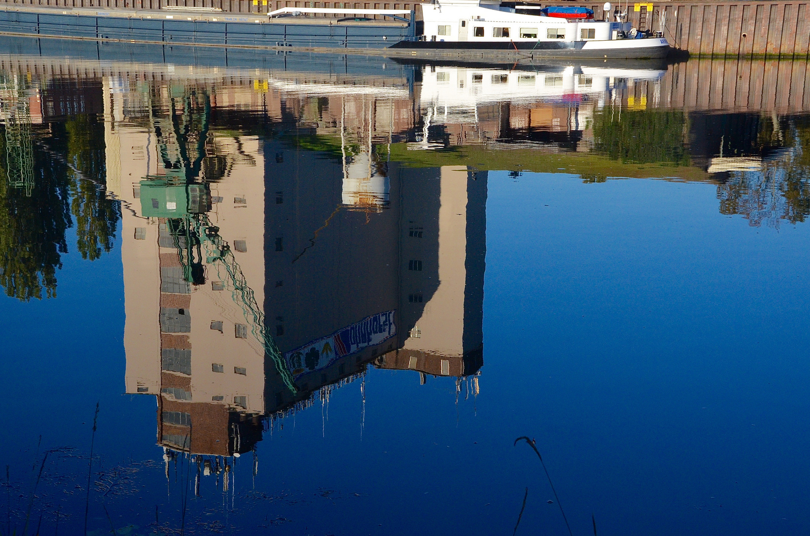 Ihr könnt nach Hause gehen. Die Arbeit fällt heute ins Wasser