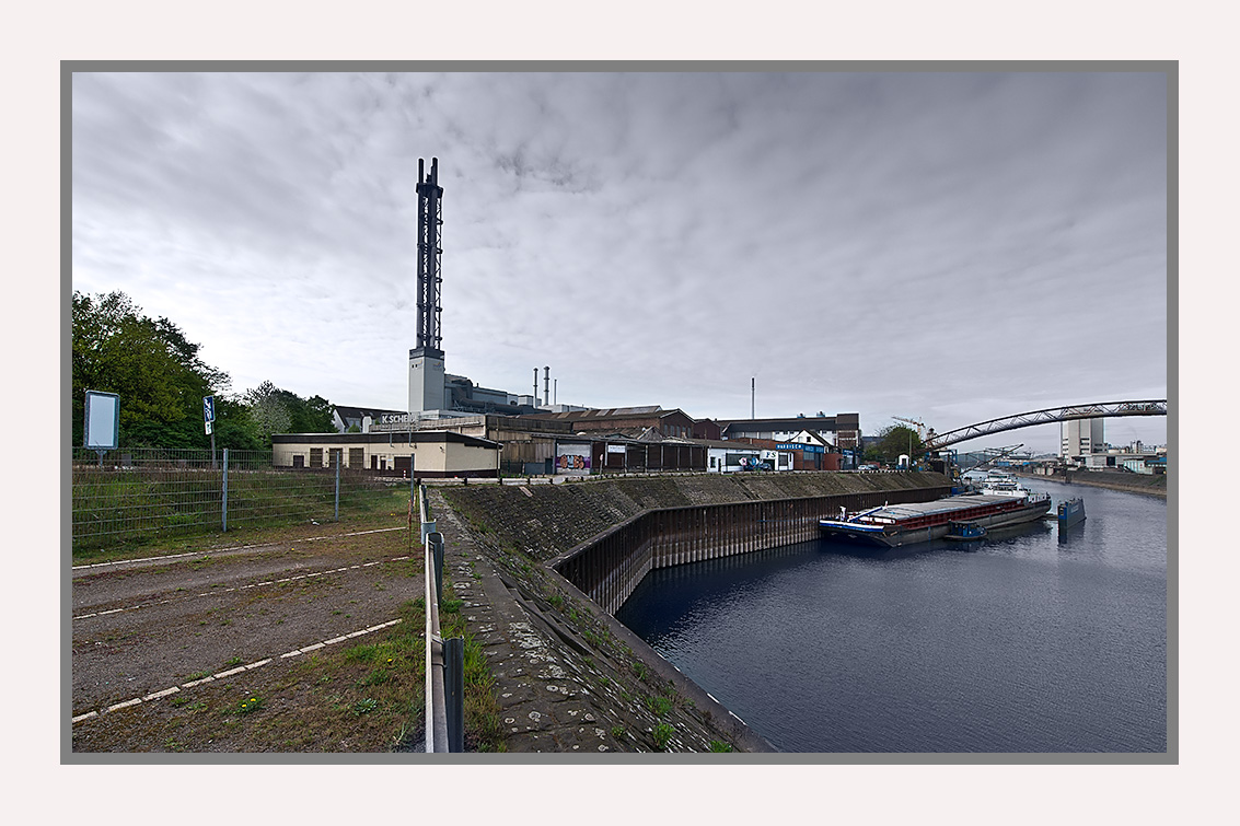 II. Duisburg Hafenansicht.