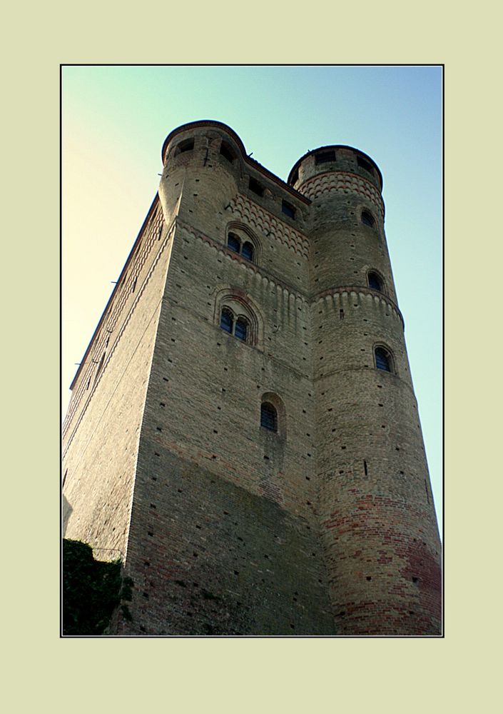 IIl castello di Serralunga d'Alba nelle Langhe