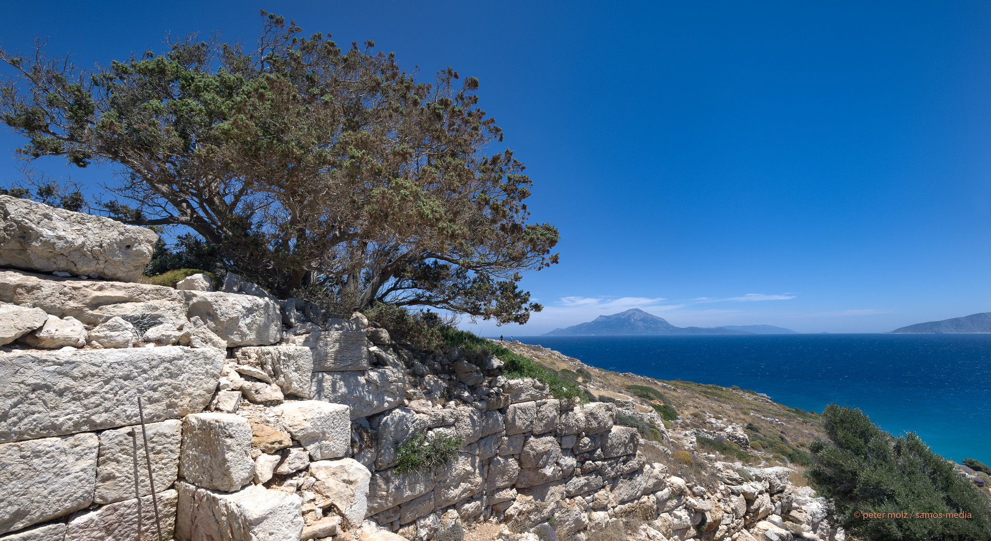 Ikaria - Blick von der Ostspitze von Ikaria hinüber nach Samos und Fourni