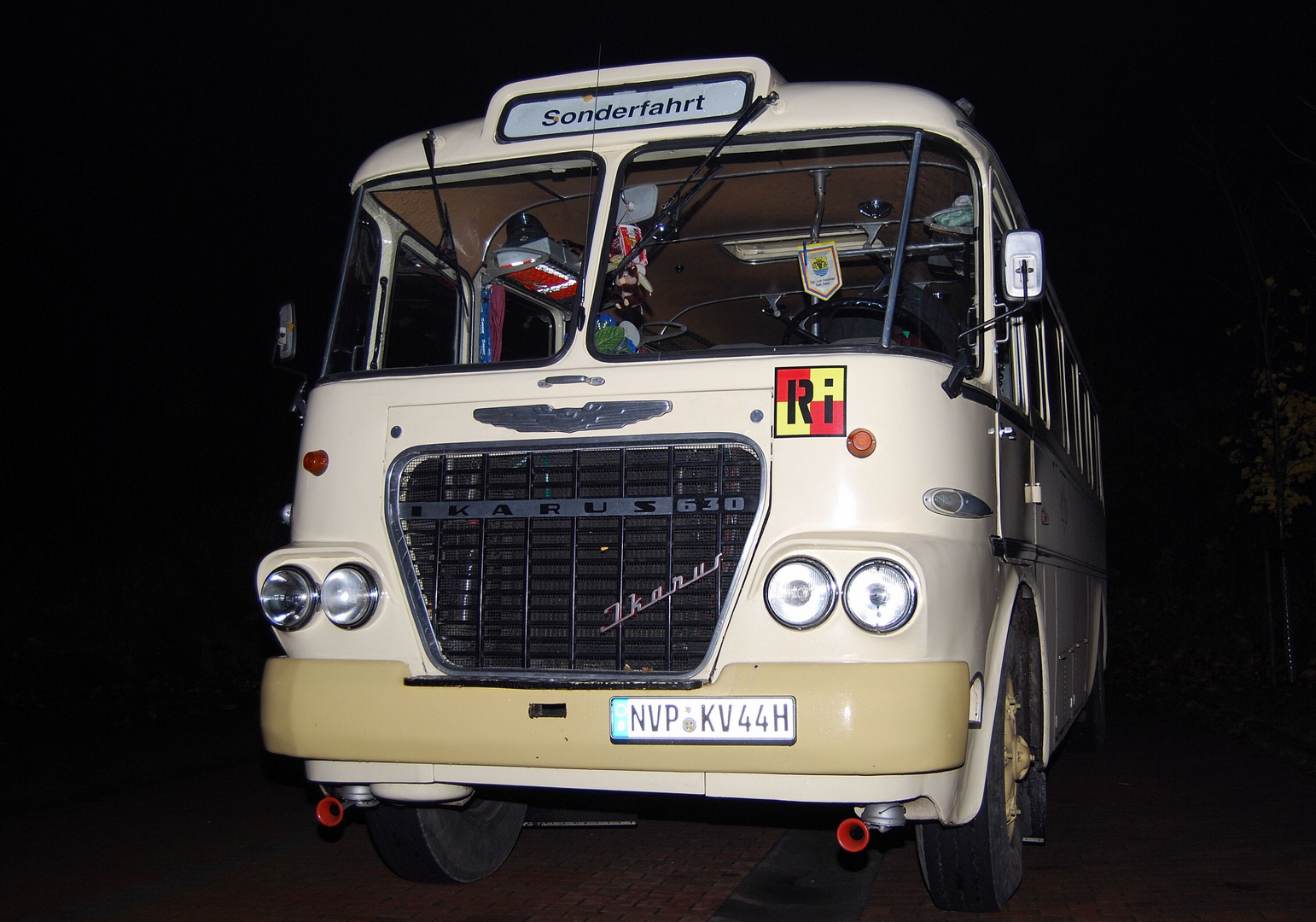 Ikarus 630 bei Nacht 2