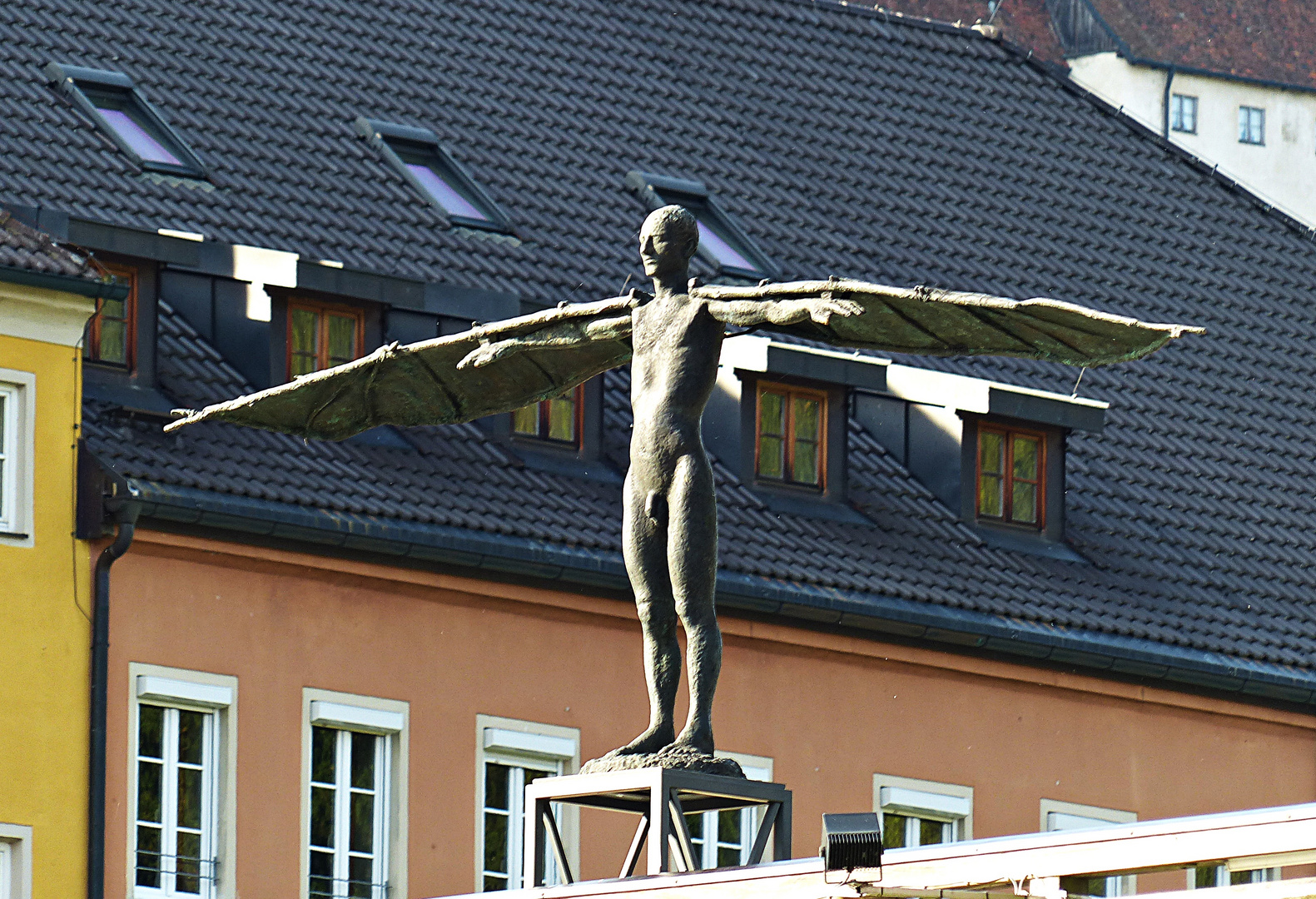 Ikarus-Skulptur