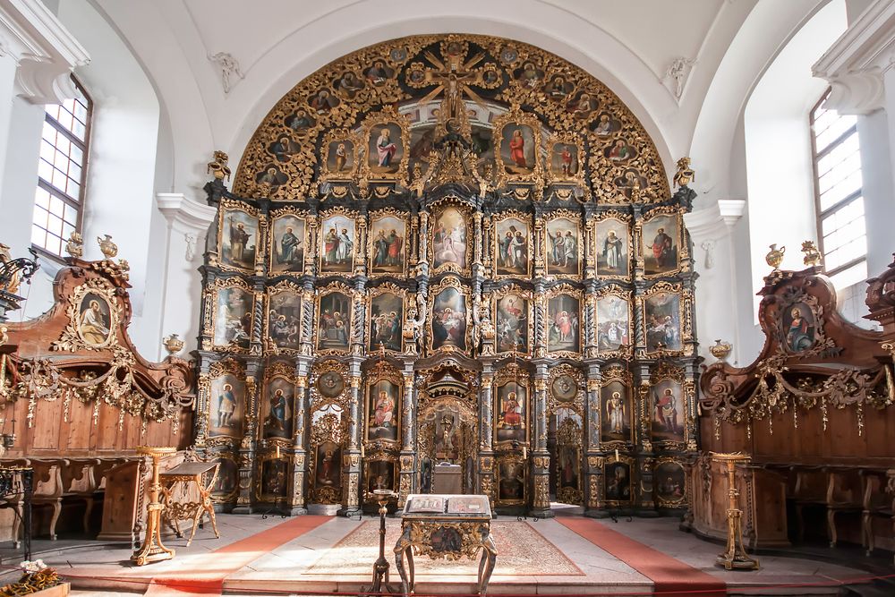 Ikonostase der serbischen Kirche in Eger