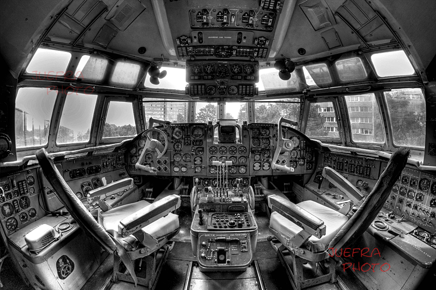 IL 62 flugzeug cockpit