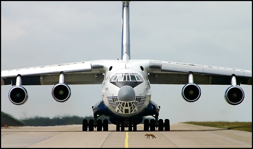 IL-76 vs. little Fox