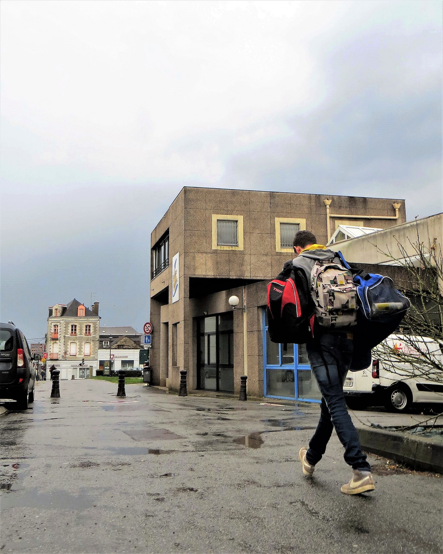 il a plus d'un sac, dans son tour