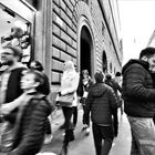 il bacio in via Del Corso