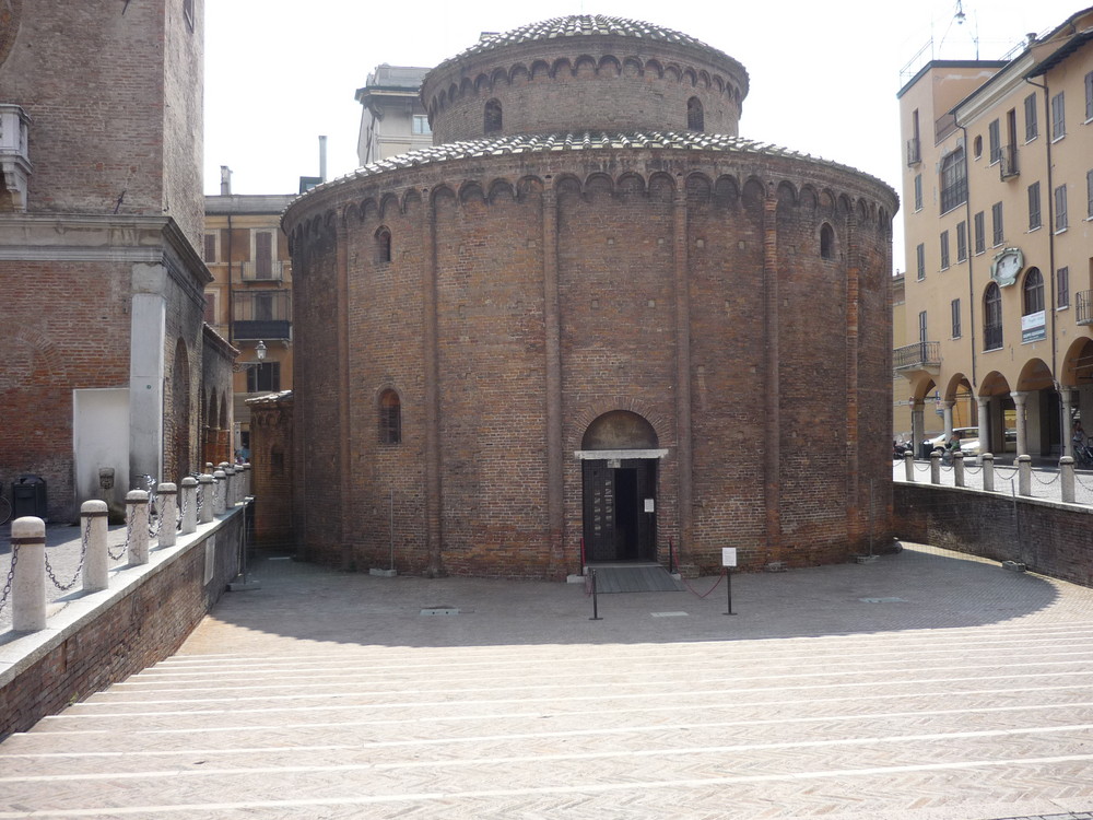 Il battistero di Mantova