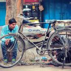 Il biciclettaio - Men at work - Delhi -India