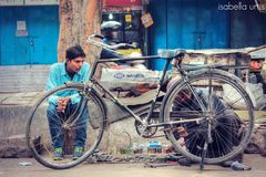 Il biciclettaio - Men at work - Delhi -India