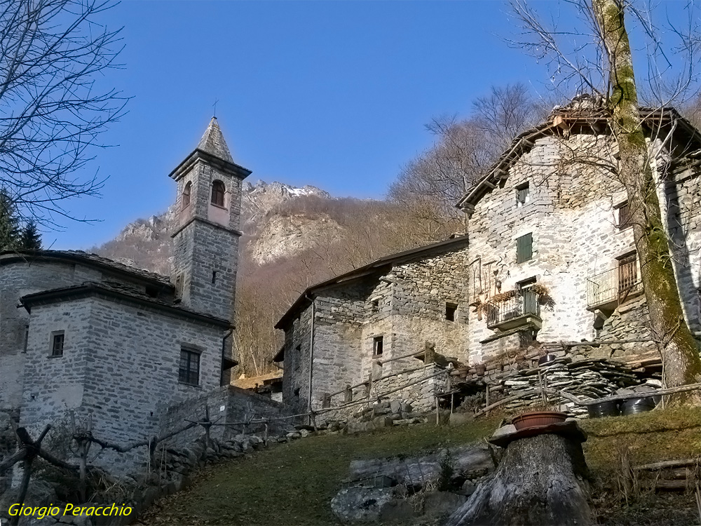 Il borgo di Desate 1133 Mt.