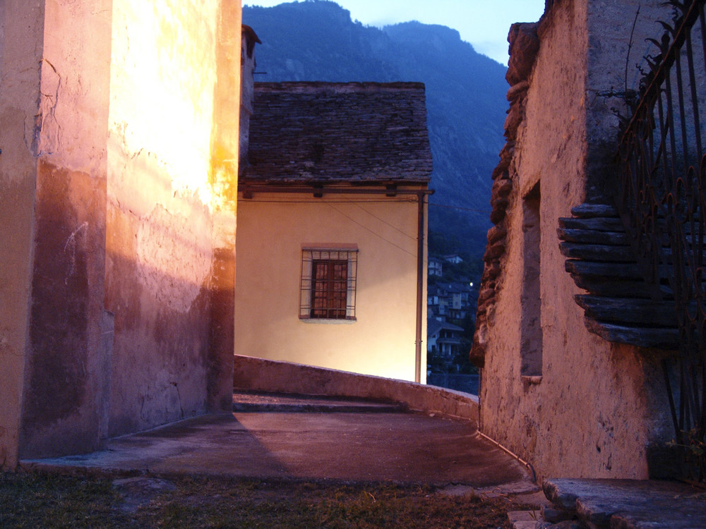 Il caldo e il freddo visti dalla finestra di fronte - The hot and cold view from the window in front