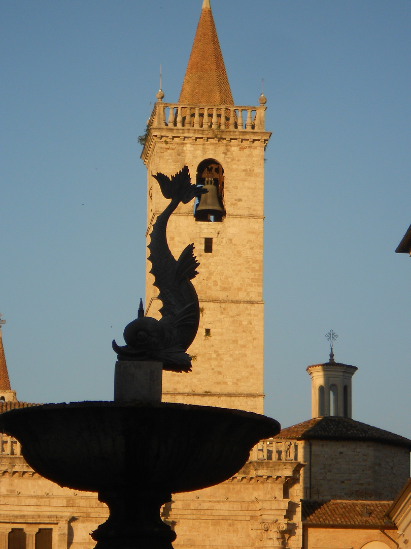 Il campanile del Duomo di Ascoli Piceno dedicato a Sant'Emidio