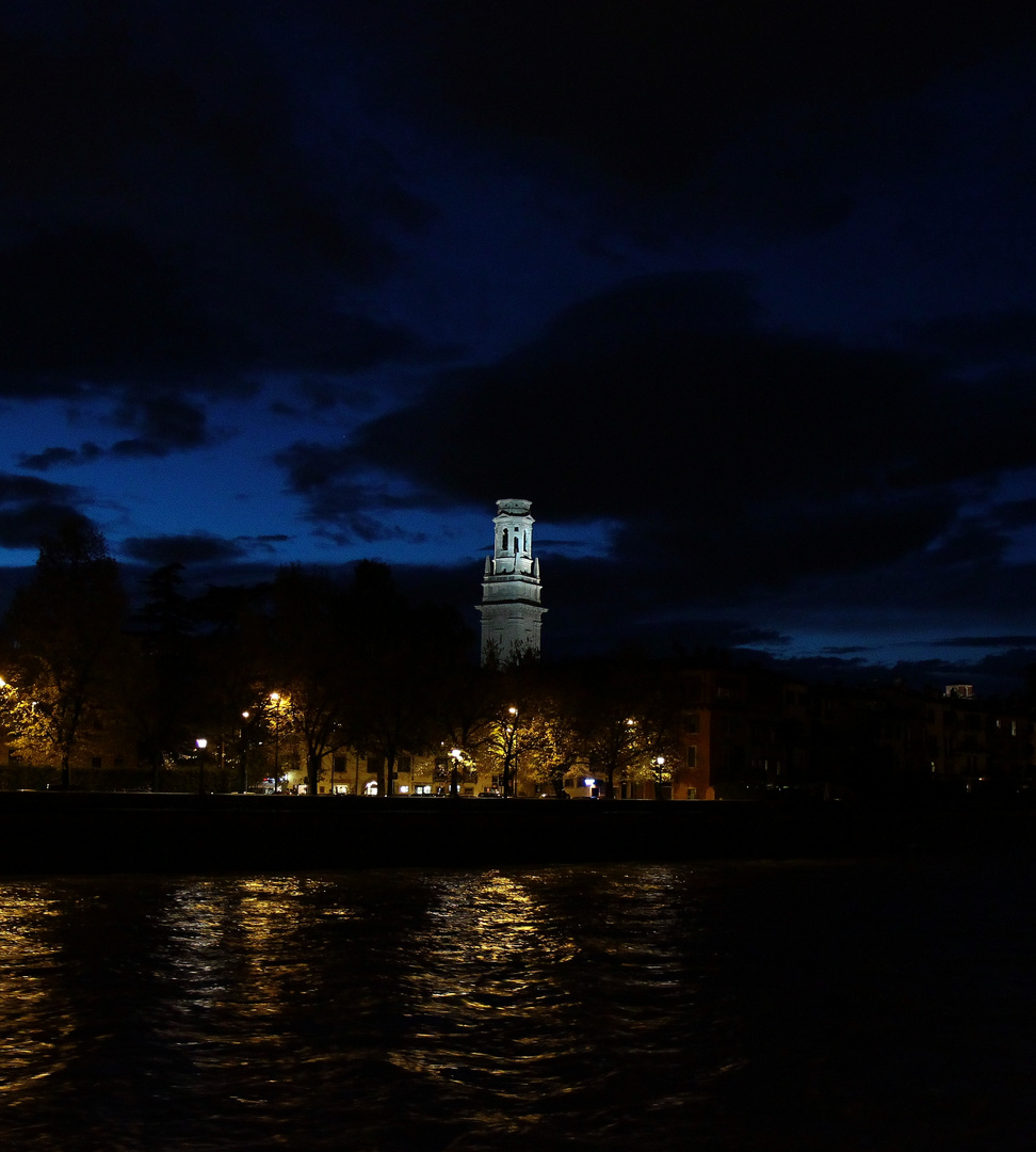 Il campanile del Duomo di Verona.