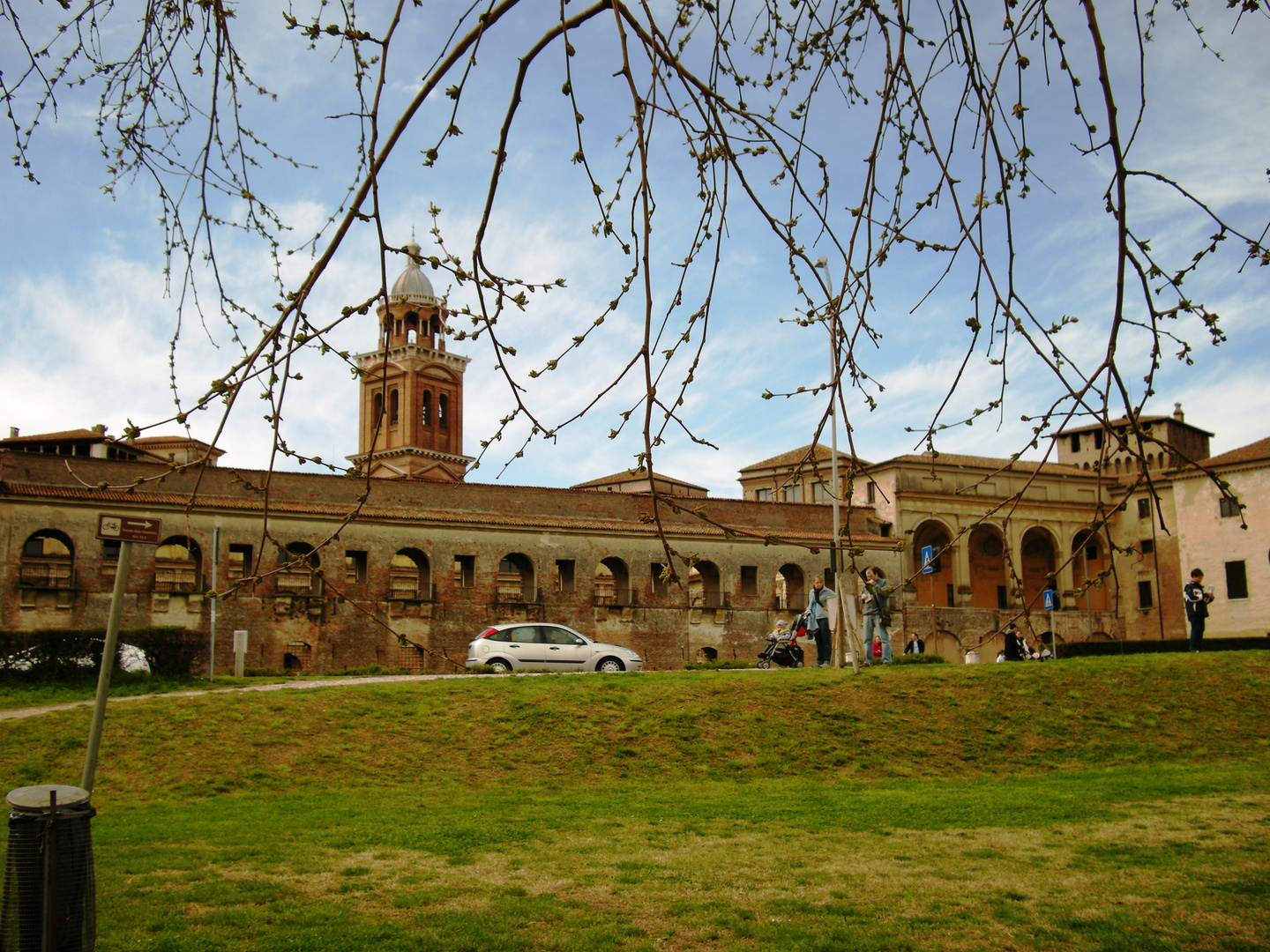 Il campanile di Santa Barbara a Mantova.