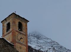 Il campanile nella tormenta