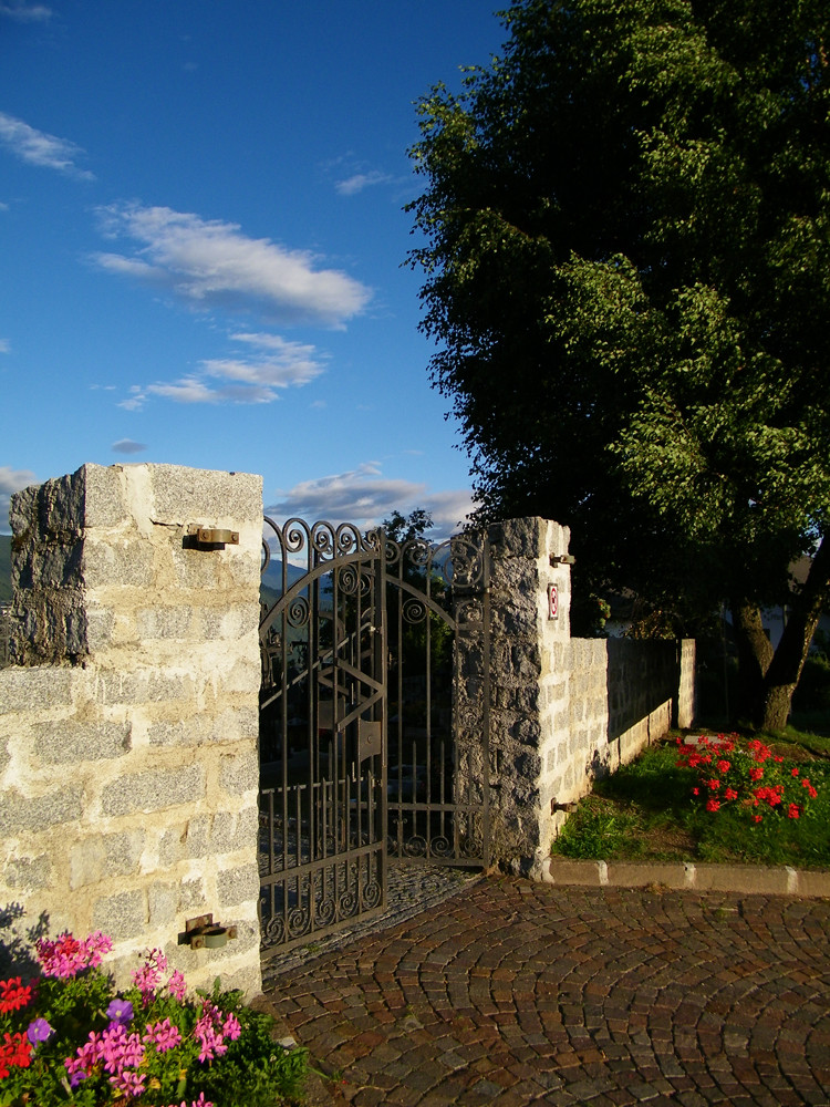 il cancello sulla vallata