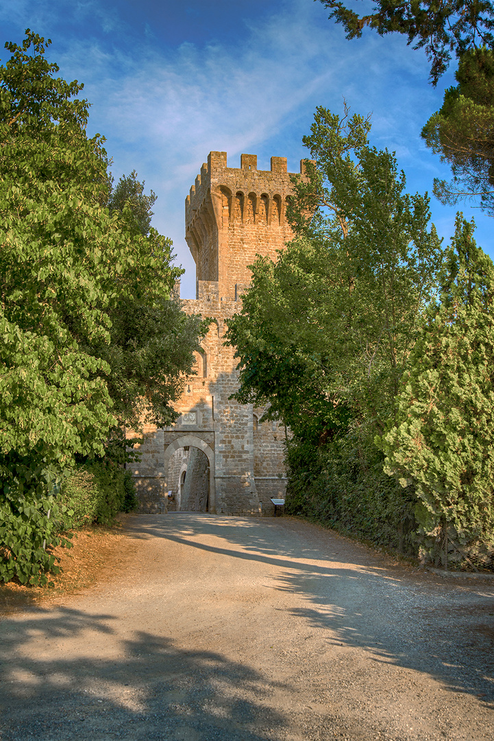 Il castelllo di Spedaletto in Val d'Orcia