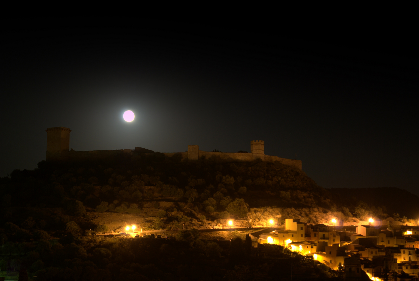 il castello alla luce della luna