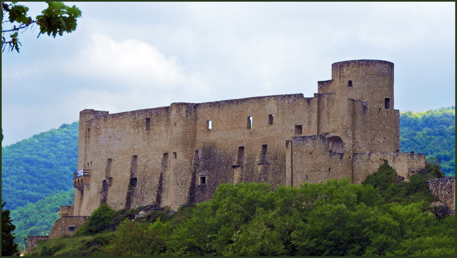 Il castello di Brienza Basilicata Foto Immagini cilento, italy