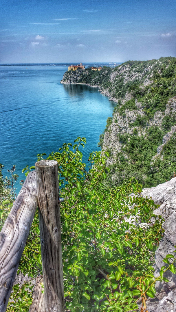 Il castello di Duino dalla passeggiata Rilke