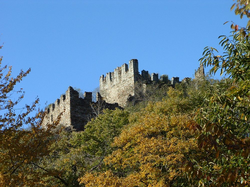 Il castello tra i colori autunnali