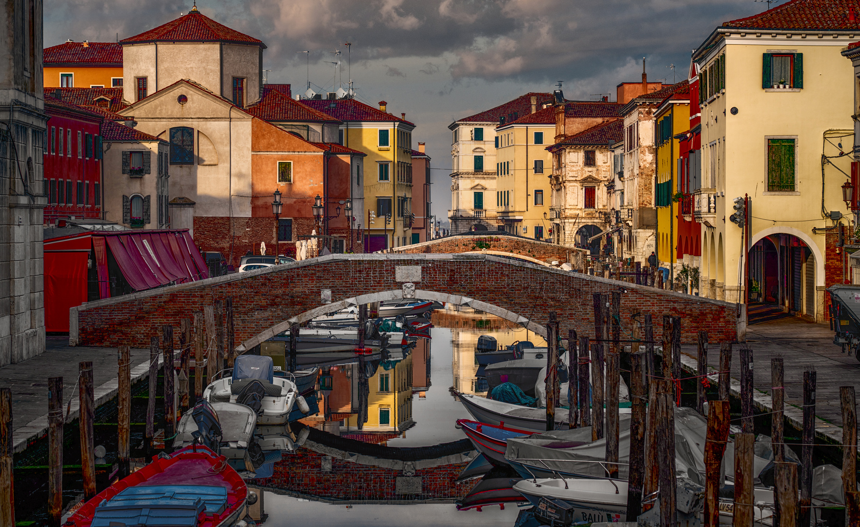 Il centro storico di Chioggia, detta "la piccola Venezia":  Canal Vena, Ponte Sant' Andrea