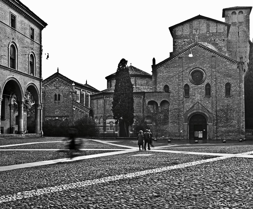 IL CICLO-FANTASMA DELLE SETTE CHIESE / THE SEVEN CHURCHES BIKE-MOUNTED GHOST