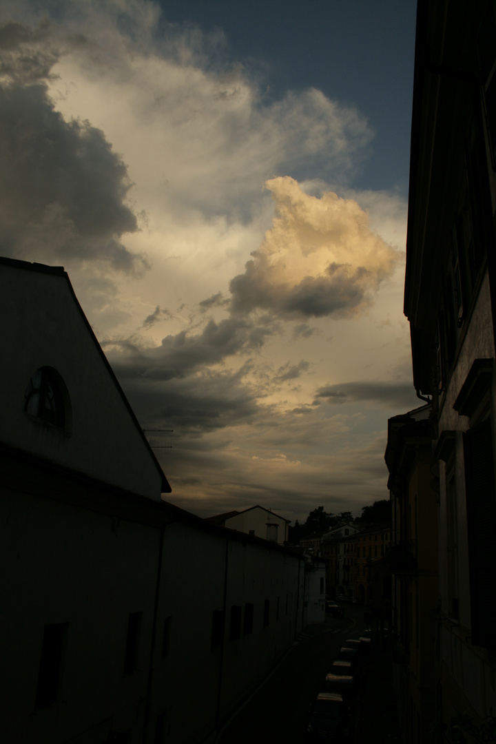 Il cielo di c.trà S.Tomaso prima del temporale.