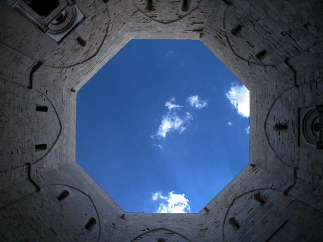 Il cielo in un ottagono