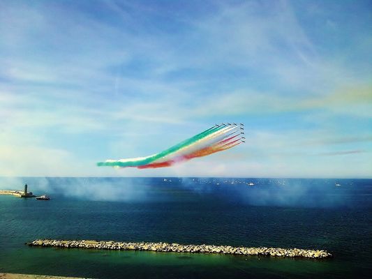 Il cielo si colora del tricolore