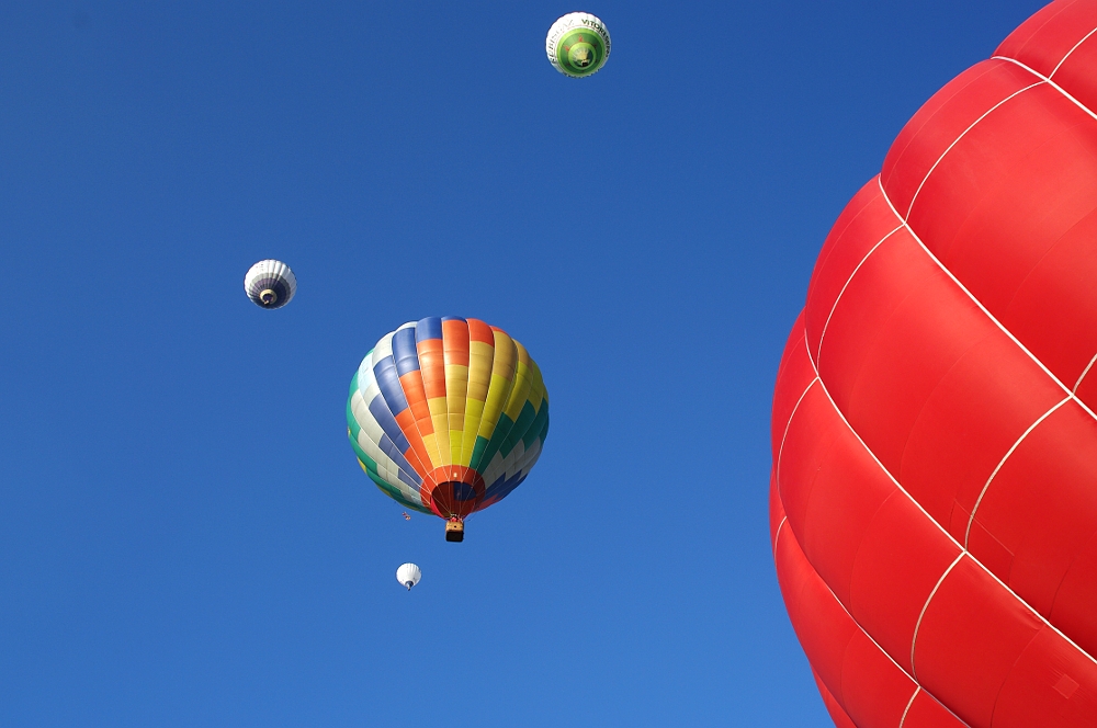 Il cielo si riempie di colori