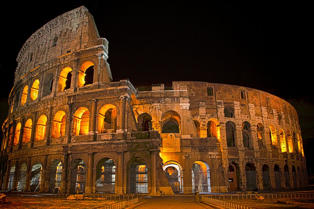 il colosseo di notte