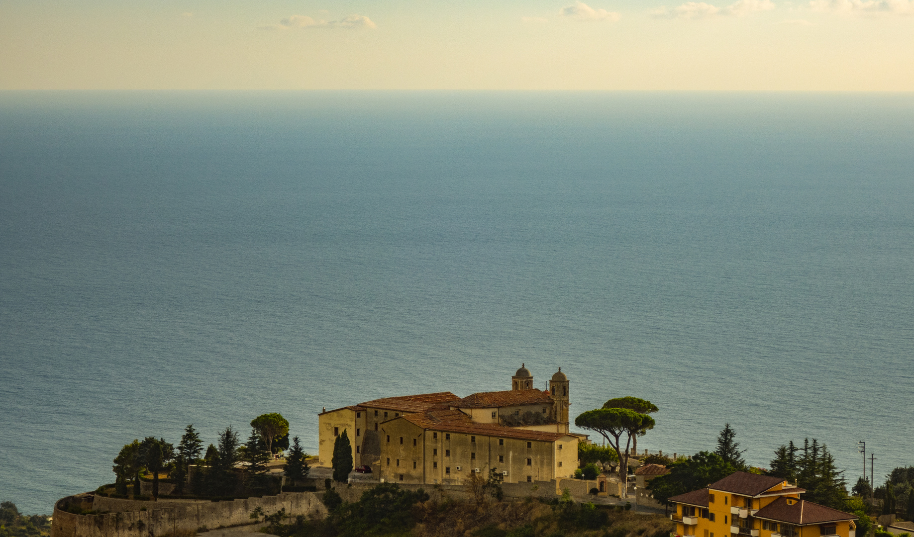 il complesso sul mare