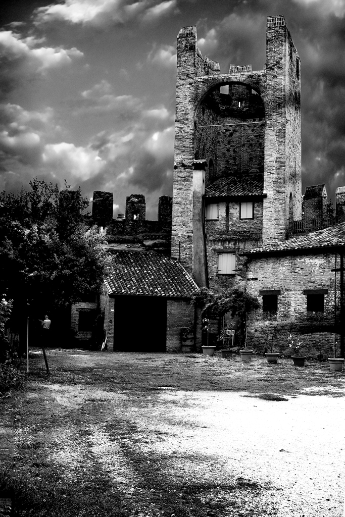 Il cortile dentro le mura