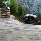 Il fait froid, donc il faut beaucoup de bois devant la maison