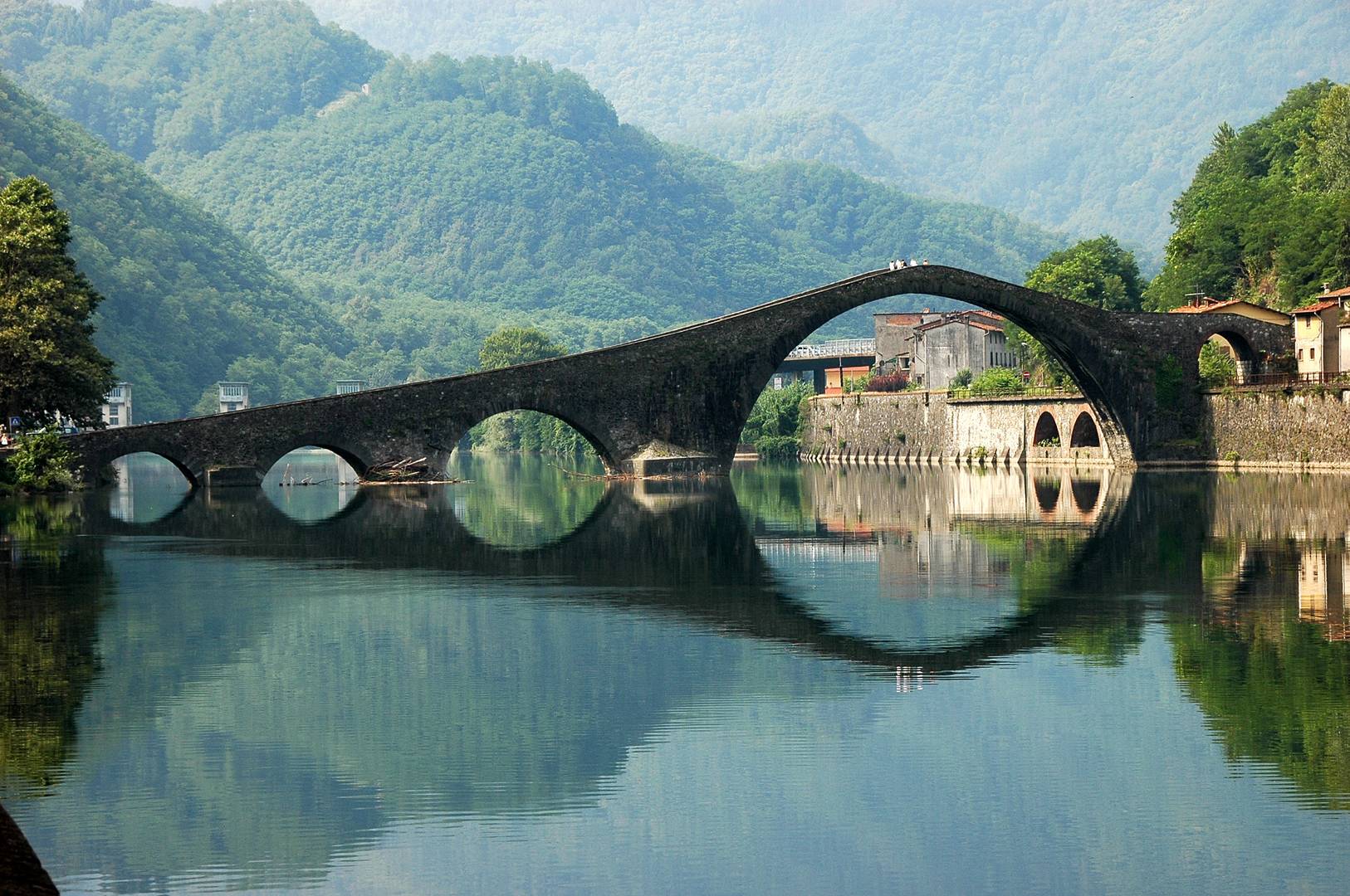 Il Famoso Ponte del Diavolo ( Fiume Serchio) Lucca