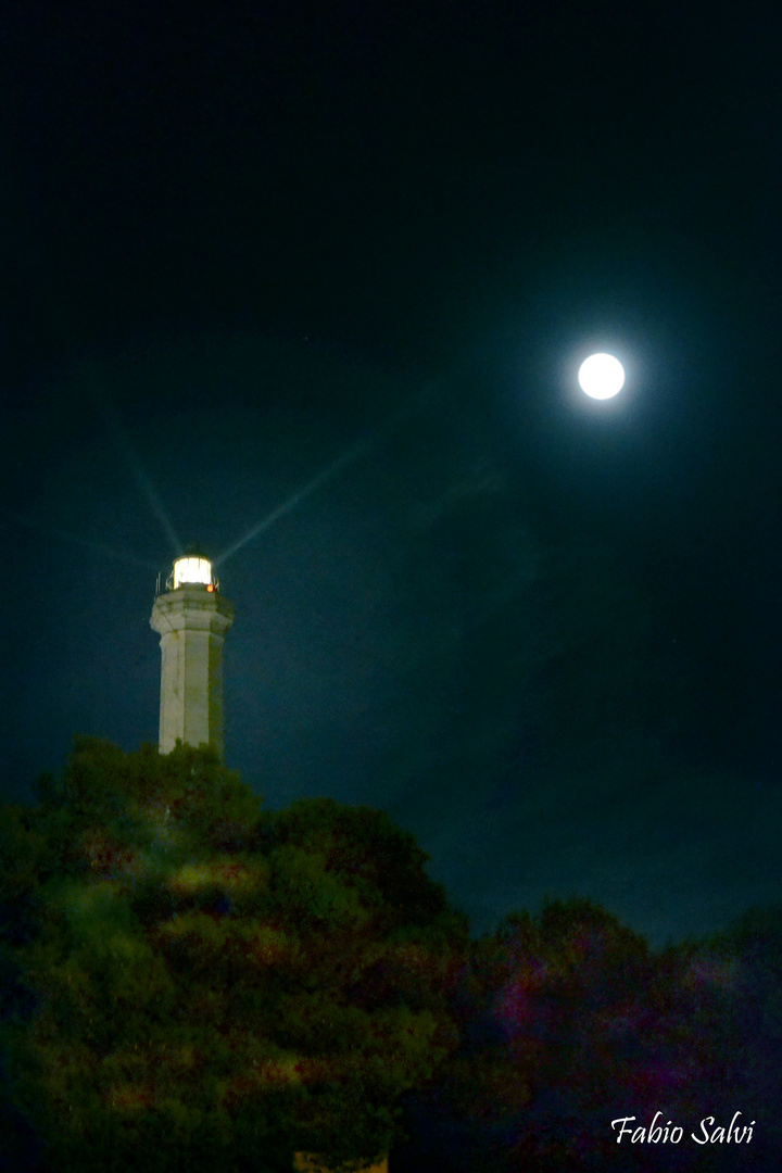 Il Faro e la Luna