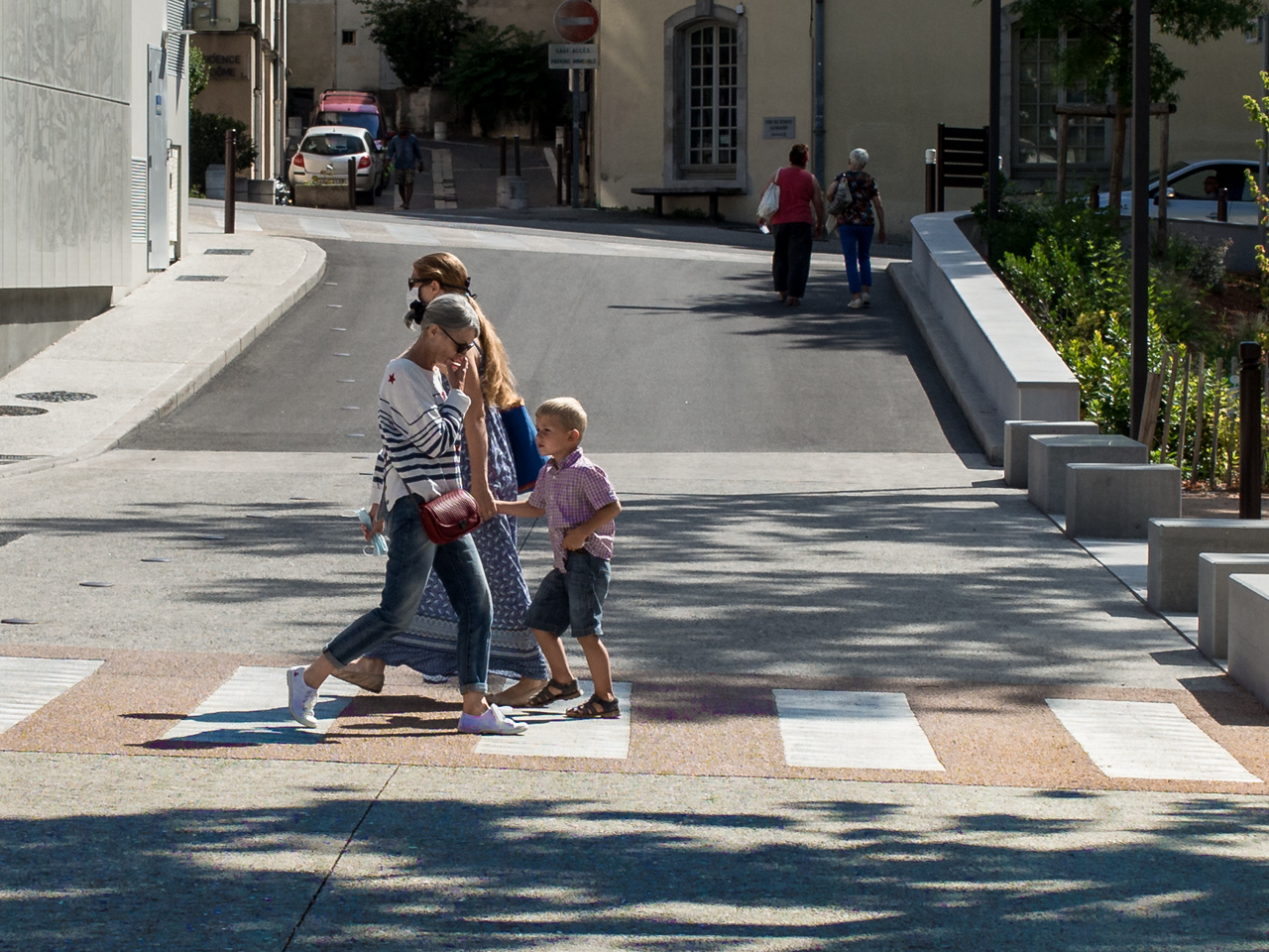 il faut élargir les passages piétons