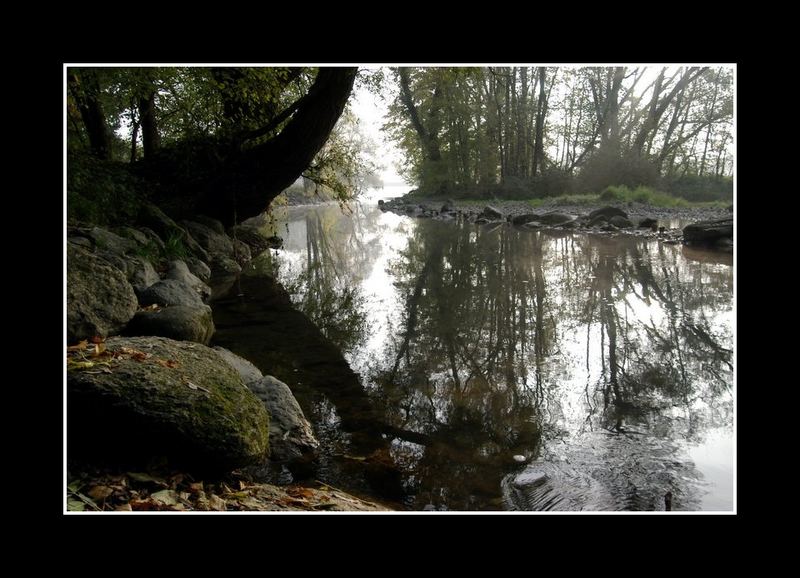 il fiume qui vicino senza neve