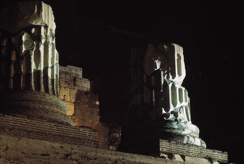 Il Foro Romano sotto la luna