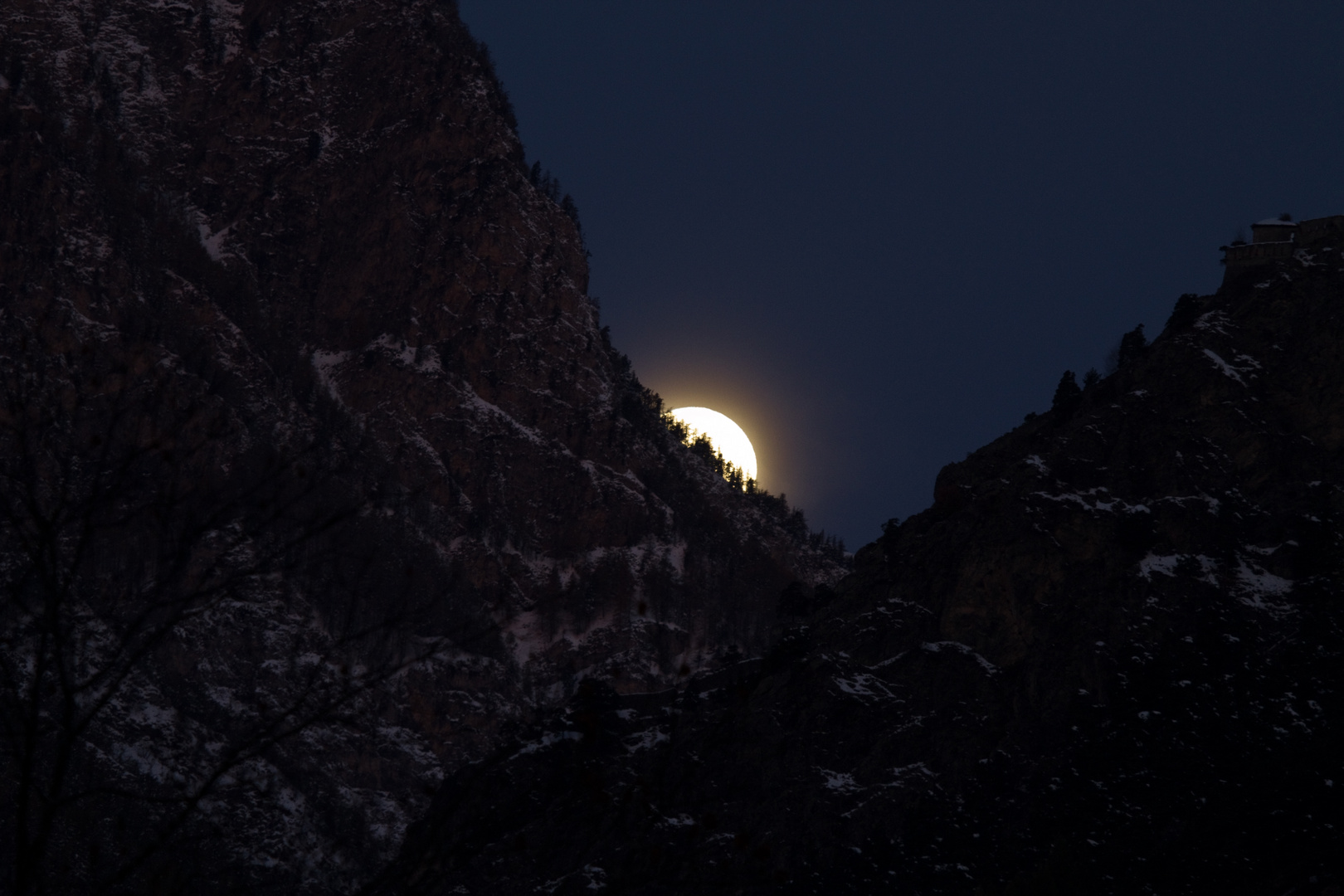 Il forte di Fenestrelle saluta la luna che va a ...dormire