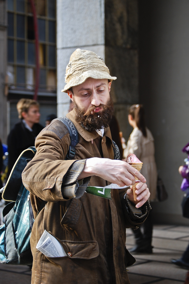 il gelato è buono, ma sporca la barba...