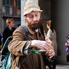 il gelato è buono, ma sporca la barba...