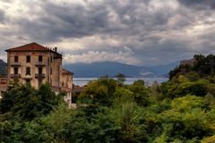 Il lago dal parcheggio