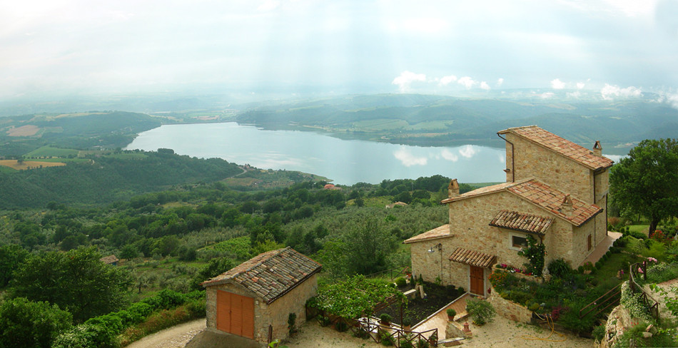 Il lago di Corbara da Civitella del lago